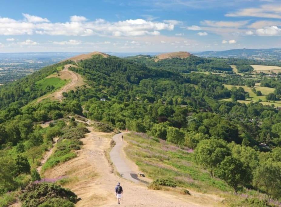 Charming Malvern Cottage With Outstanding Views Malvern Wells Екстериор снимка